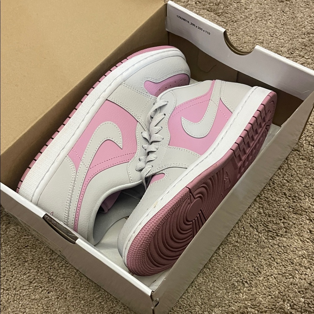 Women’s Jordan 1 Low Pink & Grey size 9